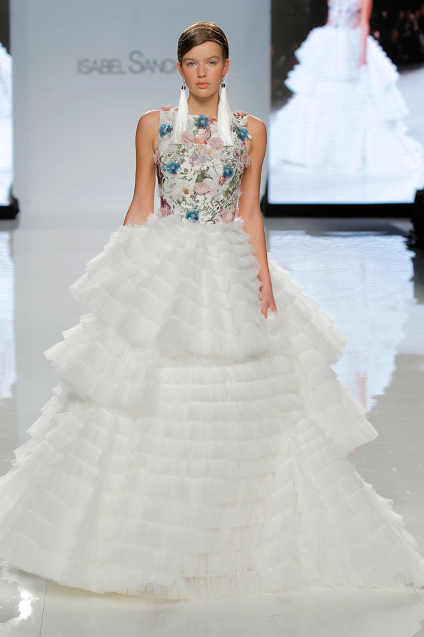 ilovebrides.pt Isabel Sanchis 2018 Barcelona Bridal Fashion Week 2017